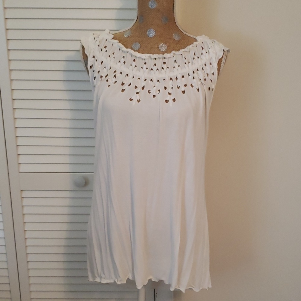 Alfani white tank with lovely details